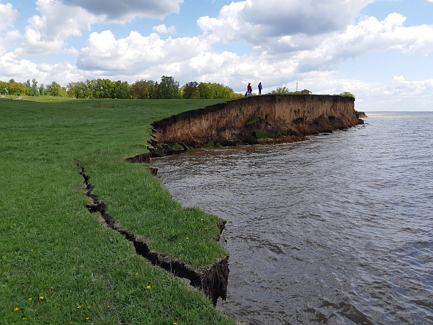 Берег Волги уходит в воду: в Поволжье предлагают создать устойчивый механизм восстановления прибрежной зоны